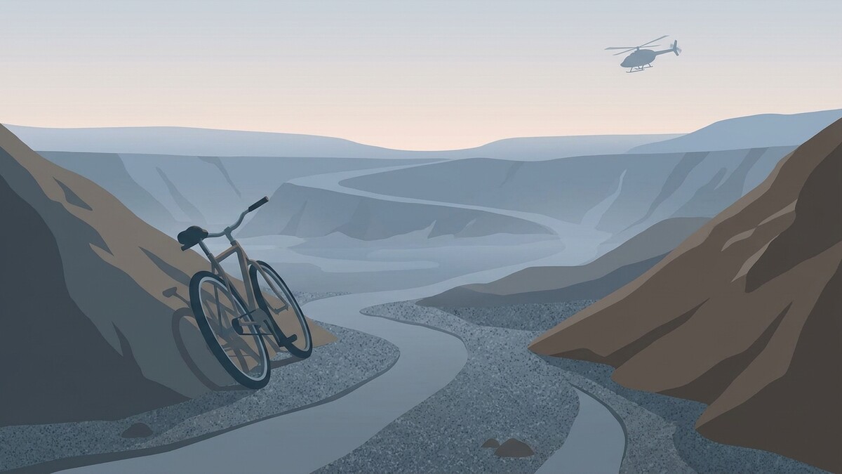 Fahrrad am Wegesrand in bergiger Landschaft mit Fluss und Helikopter am Himmel