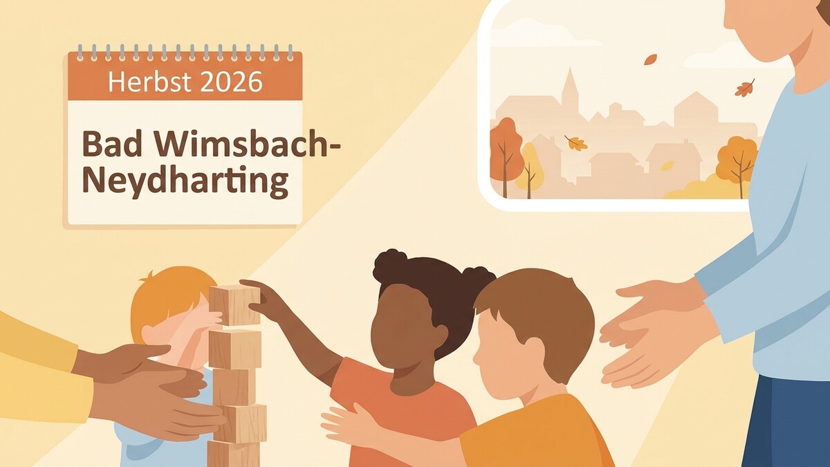 Herbst 2026 Bad Wimsbach-Neydharting: Kinder bauen mit Holzklötzen, im Hintergrund herbstliche Ortschaft