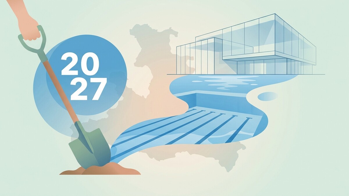 Spatenstich 2027: moderner Bau und Schwimmbecken vor österreichischer Landkarte