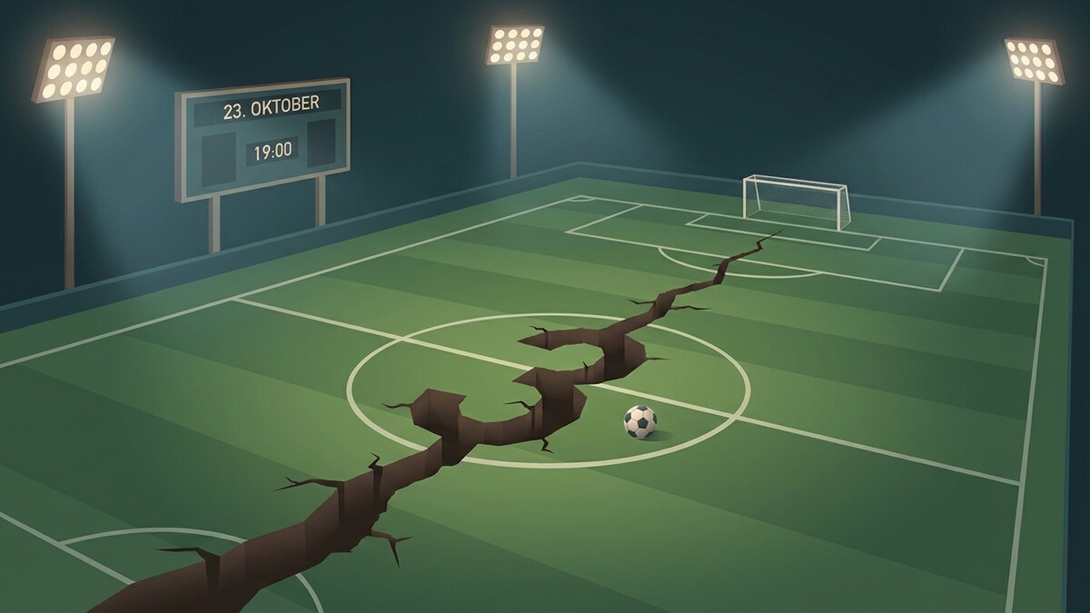 Fußballplatz mit Riss und Anzeigetafel 23. Oktober 19:00