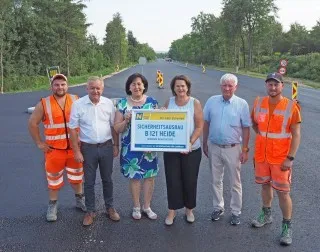 Sicherheitsausbau B 121 Heide: LH Mikl-Leitner und LH-Stellvertreterin Eisenkopf mit Beteiligten am neuen Straßenabschnitt