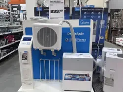 Midea Polar Split Mobile Klimaanlage im Technikmarkt mit Preisschild 899,99 Euro.